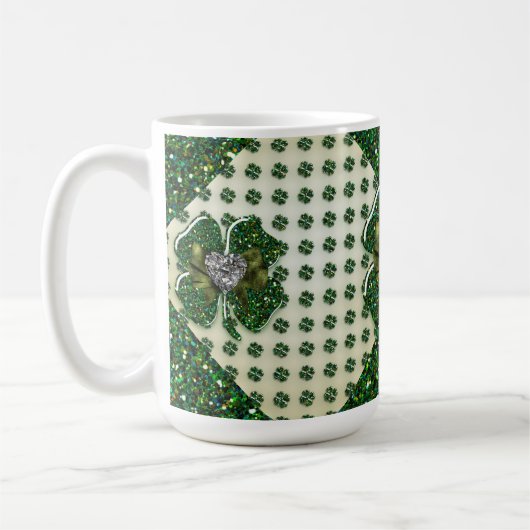 Mug St. Patrick's Sparkly Shamrock avec coeur (Gauche)
