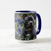 Mug Staffordshire Bull Terrier Dans Blue Rose Garden, (Devant droit)