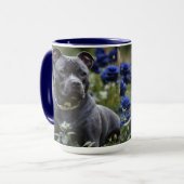 Mug Staffordshire Bull Terrier Dans Blue Rose Garden, (Devant gauche)