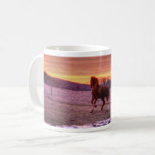 Mug Stallion à la maison au coucher du soleil sur le R (Devant gauche)