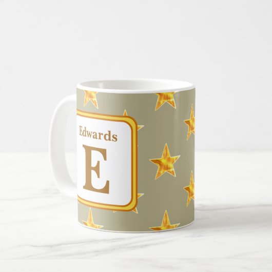 Mug Star Monogram Yellow Gold Nom de famille initial (Devant gauche)