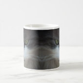 Mug Staring de chat noir et blanc (Centre)