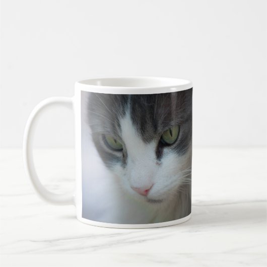 Mug Staring de chat noir et blanc (Gauche)