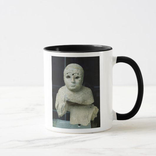Mug Statuette d'une femme avec le châle, période (Droite)