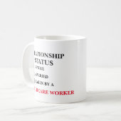 Mug Statut de la relation Travailleur de garde d'enfan (Devant gauche)
