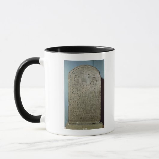 Mug Stela commémorant l'enterrement des api (Gauche)