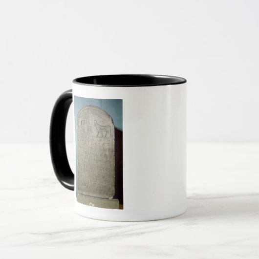 Mug Stela commémorant l'enterrement des api (Devant gauche)