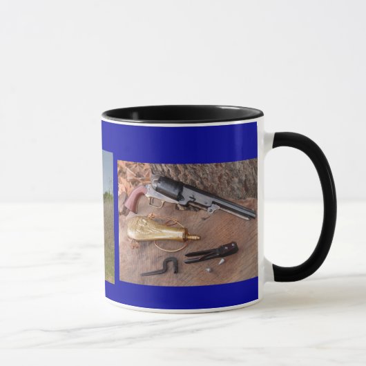 Mug stilllife et revolvers de marcheur dans l'action (Droite)