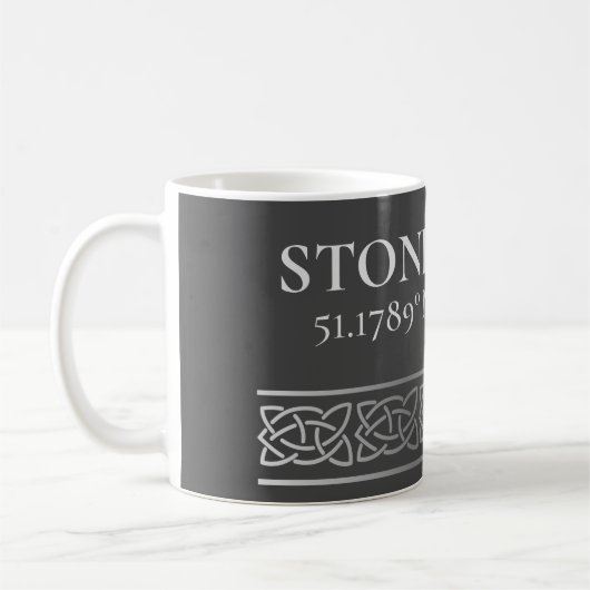 Mug Stonehenge Latitude Longitude foncé (Gauche)