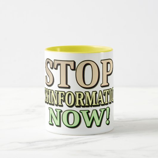 Mug "STOP MISINFORMATION" Mignonne conception. Command (Centre)