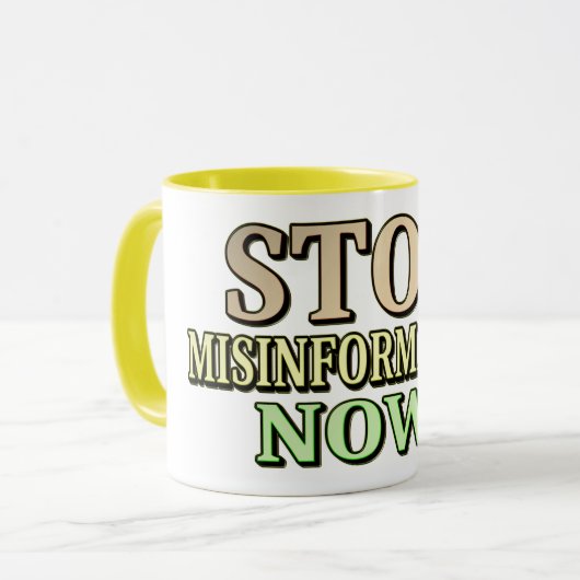 Mug "STOP MISINFORMATION" Mignonne conception. Command (Devant gauche)