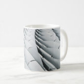 Mug Structure du bâtiment blanc et gris (Devant droit)