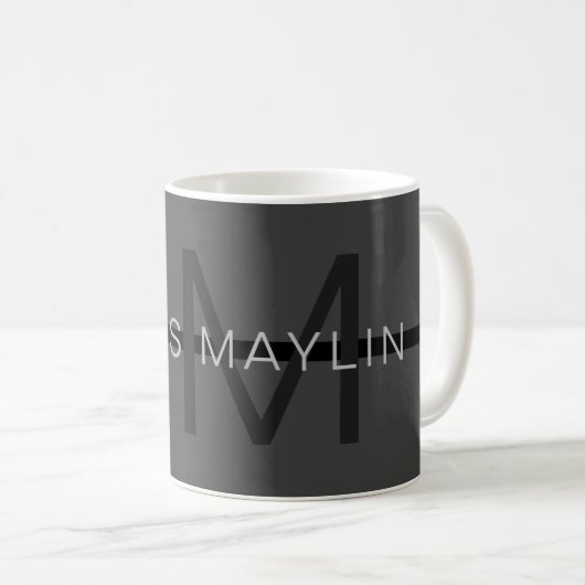 Mug Stylé Masculin Gris Foncé Nom & Monogramme (Devant droit)