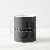 Mug Stylé Masculin Gris Foncé Nom & Monogramme (Devant gauche)