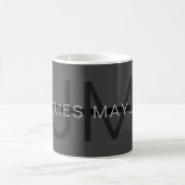 Mug Stylé Masculin Gris Foncé Nom & Monogramme (Centre)