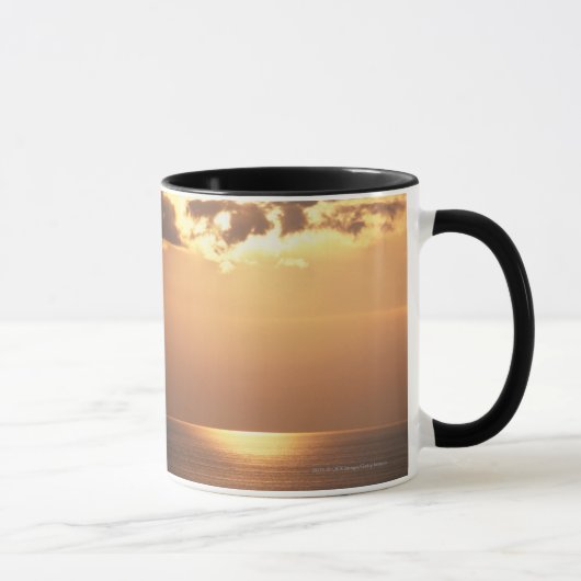 Mug Sun va vers le bas sur l'océan (Droite)