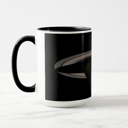 Mug Sunlit Saturn Gas géant Planet par Cassini (Gauche)