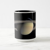Mug Sunlit Saturn Gas géant Planet par Cassini (Centre)