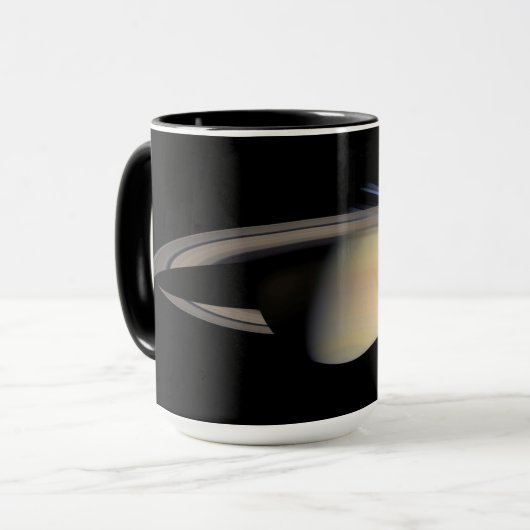 Mug Sunlit Saturn Gas géant Planet par Cassini (Devant gauche)