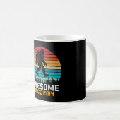 Mug Super depuis 2014 | Anniversaire Bigfoot Retro (Devant droit)