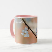 Mug Superbes fleurs japonaises d'abricot (Devant gauche)