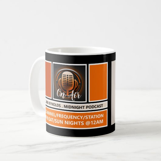 Mug Sur Air Podcaster, Retro Podcast Publicité (Devant gauche)