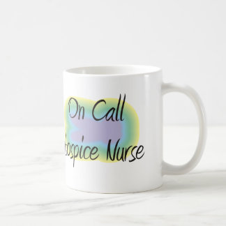 Mug Sur des cadeaux d'infirmière d'hospice d'appel