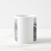 Mug Surfer En Niveaux De Gris Des Vagues (Centre)