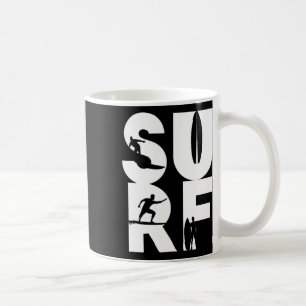 Mug Surfeur avec planches de surf dans le cavalier de