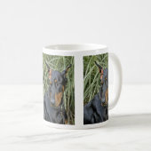 Mug Surprise de papillon de dobermann (Devant droit)