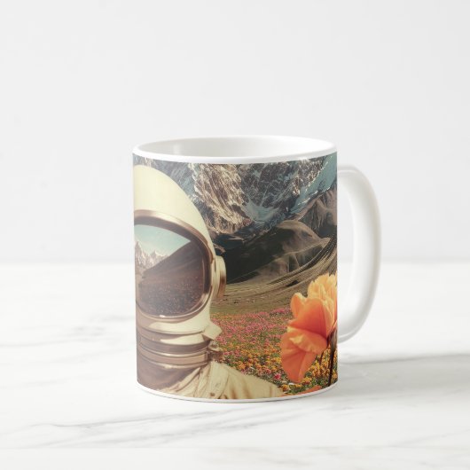 Mug Surreal Astronaut In Flower Field (Devant droit)