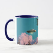Mug Surreal UFO and Palm Tree Mountain Scene (Gauche)