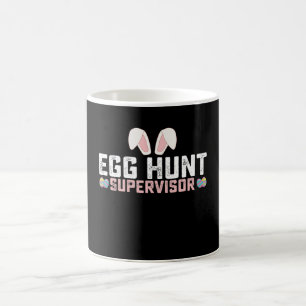 Mug Surveillant de chasse aux œufs drôle de lapin de P