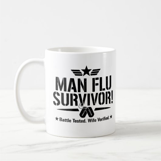 Mug Survivant de la grippe masculine – Testé au combat (Gauche)