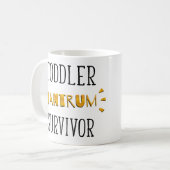 Mug Survivant de mauvaise humeur d'enfant en bas âge (Devant gauche)