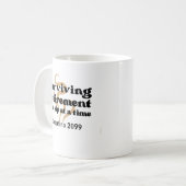 Mug Survivre à la retraite, une gorgée à la fois, c'es (Devant gauche)