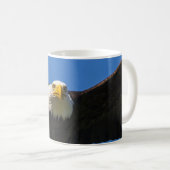 Mug Survol de pygargue à tête blanche de près (Devant droit)