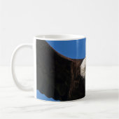 Mug Survol de pygargue à tête blanche de près (Gauche)