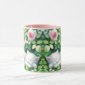 Mug Sweet Napping White Kitten sous un Rose Bush (Centre)