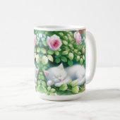 Mug Sweet Napping White Kitten sous un Rose Bush (Devant droit)