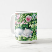 Mug Sweet Napping White Kitten sous un Rose Bush (Devant gauche)
