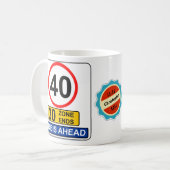 Mug Symbole de la route Funny Crisis, 40e anniversaire (Devant gauche)
