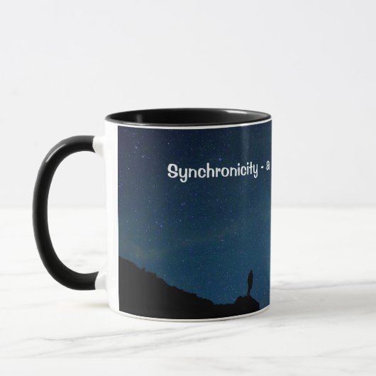 Mug Synchronicité: un clin d'oeil du devis universel (Gauche)