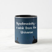 Mug Synchronicité: un clin d'oeil du devis universel (Centre)