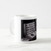Mug Synthétiseur de SME VCS3 (Devant gauche)