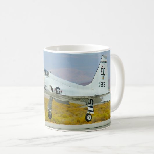 MUG T-38C TALON (Devant droit)