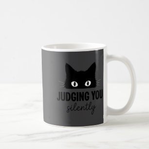 Mug T-shirt jugeant silencieusement chat noir fixant