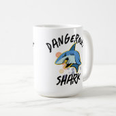 Mug T-shirt requin DANGEREUX (Devant droit)