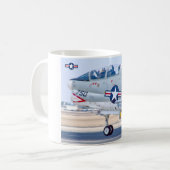MUG TA-7C CORSAIR II (Devant gauche)