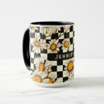 Mug Tableau de contrôle de la marguerite Super rétro N<br><div class="desc">Retro Super Daisy Checkerboard Nom personnalisé Tea Coffee Mug dispose d'un motif margueux super sur un arrière - plan motif damier noir et blanc avec votre texte personnalisé ou votre nom personnalisé au centre. Parfait comme cadeau pour la famille et les amis pour Noël, anniversaire, fêtes, fête des mères, collègues...</div>